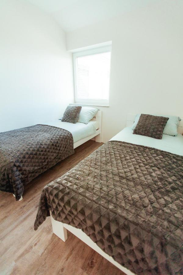 Apartamento Sunny Oak Estate Mengeš Exterior foto